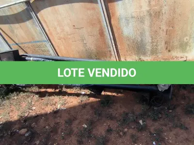 LOTE 021 - 06 POSTES SENDO 04 COM LUMINÁRIAS (NO ESTADO, NÃO SABEMOS SE FUNCIONA. LEILÃO NÃO TEM GARANTIA E NEM DEVOLUÇÃO).