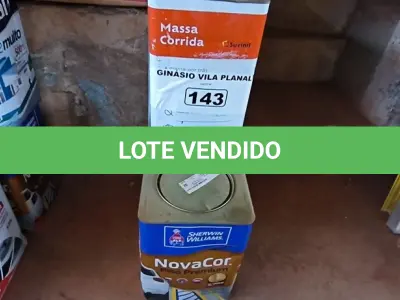LOTE 143 - 02 LATAS DE TINTAS DIVERSAS E 01 LATA DE MASSA CORRIDA (NO ESTADO, NÃO SABEMOS SE FUNCIONA. LEILÃO NÃO TEM GARANTIA E NEM DEVOLUÇÃO).