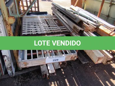 LOTE 229 - 01 LOTE COM PEDAÇOS DE PERFIS EM FERRO (NO ESTADO, NÃO SABEMOS SE FUNCIONA. LEILÃO NÃO TEM GARANTIA E NEM DEVOLUÇÃO).