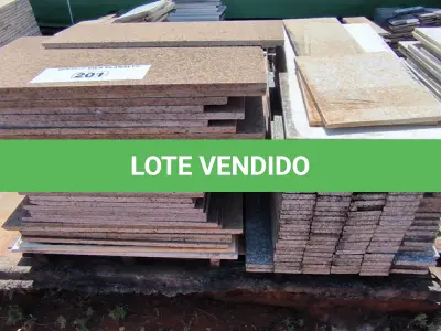 LOTE 201 - 01 LOTE COM RODAPÉS EM GRANITO TAMANHOS E CORES DIVERSAS (NO ESTADO, NÃO SABEMOS SE FUNCIONA. LEILÃO NÃO TEM GARANTIA E NEM DEVOLUÇÃO).