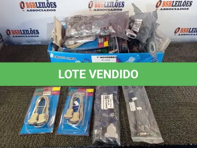 LOTE 008 - 01 LOTE COM VÁRIOS CABOS ADAPTADORES DE VÍDEO MARCAS E MODELOS DIVERSOS. (NO ESTADO) ATENÇÃO! FAZER A VISITAÇÃO ANTES DE ARREMATAR, NÃO SABEMOS SE FUNCIONA. LEILÃO NÃO TEM GARANTIA E NEM DEVOLUÇÃO, SUJEITO A POSSÍVEIS AVARIAS VISÍVEIS/OCULTAS E/OU AUSÊNCIA DE COMPONENTES.