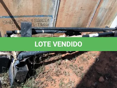 LOTE 021 - 06 POSTES SENDO 04 COM LUMINÁRIAS (NO ESTADO, NÃO SABEMOS SE FUNCIONA. LEILÃO NÃO TEM GARANTIA E NEM DEVOLUÇÃO).