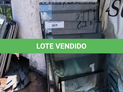 LOTE 217 - 01 LOTE COM VIDROS TAMANHOS DIVERSOS (NO ESTADO, NÃO SABEMOS SE FUNCIONA. LEILÃO NÃO TEM GARANTIA E NEM DEVOLUÇÃO).