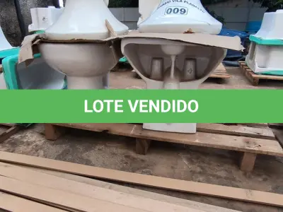 LOTE 009 - 01 LOTE COM 04 VASOS SANITÁRIOS (NO ESTADO, NÃO SABEMOS SE FUNCIONA. LEILÃO NÃO TEM GARANTIA E NEM DEVOLUÇÃO).