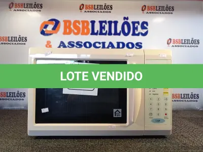 LOTE 006 - 01 MICRO-ONDAS. (NO ESTADO) ATENÇÃO! FAZER A VISITAÇÃO ANTES DE ARREMATAR, NÃO SABEMOS SE FUNCIONA. LEILÃO NÃO TEM GARANTIA E NEM DEVOLUÇÃO, SUJEITO A POSSÍVEIS AVARIAS VISÍVEIS/OCULTAS E/OU AUSÊNCIA DE COMPONENTES.