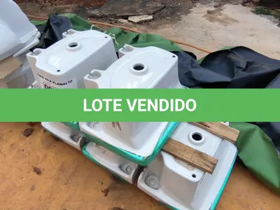 LOTE 007 - 01 LOTE COM 05 TANQUES PARA LAVANDERIA CELITE BRANCO (NO ESTADO, NÃO SABEMOS SE FUNCIONA. LEILÃO NÃO TEM GARANTIA E NEM DEVOLUÇÃO).