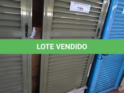 LOTE 145 - 02 PORTAS EM ALUMÍNIO 80X2,45 NA COR VERDE (NO ESTADO, NÃO SABEMOS SE FUNCIONA. LEILÃO NÃO TEM GARANTIA E NEM DEVOLUÇÃO).