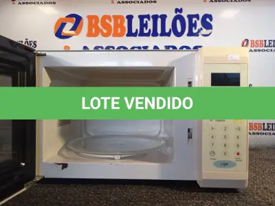 LOTE 006 - 01 MICRO-ONDAS. (NO ESTADO) ATENÇÃO! FAZER A VISITAÇÃO ANTES DE ARREMATAR, NÃO SABEMOS SE FUNCIONA. LEILÃO NÃO TEM GARANTIA E NEM DEVOLUÇÃO, SUJEITO A POSSÍVEIS AVARIAS VISÍVEIS/OCULTAS E/OU AUSÊNCIA DE COMPONENTES.