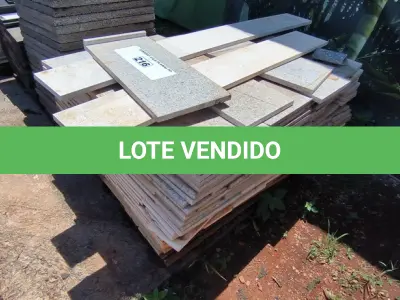 LOTE 216 - 01 LOTE COM RODAPÉS EM GRANITO TAMANHOS E CORES DIVERSAS (NO ESTADO, NÃO SABEMOS SE FUNCIONA. LEILÃO NÃO TEM GARANTIA E NEM DEVOLUÇÃO).