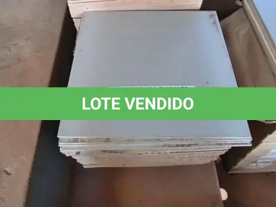 LOTE 067 - 12 CAIXAS DE PISO 60X60 NA COR CINZA (NO ESTADO, NÃO SABEMOS SE FUNCIONA. LEILÃO NÃO TEM GARANTIA E NEM DEVOLUÇÃO).