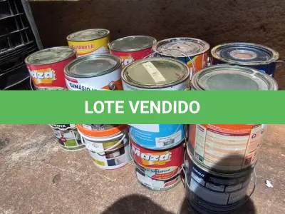 LOTE 025 - 01 LOTE COM LATAS DE TINTAS DIVERSAS (NO ESTADO, NÃO SABEMOS SE FUNCIONA. LEILÃO NÃO TEM GARANTIA E NEM DEVOLUÇÃO).