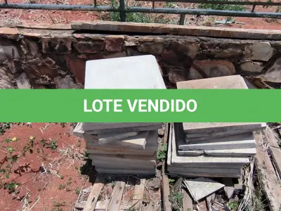LOTE 285 - 01 LOTE CM PLACAS EM CONCRETO QUADRADAS (NO ESTADO, NÃO SABEMOS SE FUNCIONA. LEILÃO NÃO TEM GARANTIA E NEM DEVOLUÇÃO).