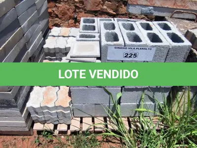LOTE 225 - 01 LOTE COM BLOCOS DE CONCRETO (NO ESTADO, NÃO SABEMOS SE FUNCIONA. LEILÃO NÃO TEM GARANTIA E NEM DEVOLUÇÃO).