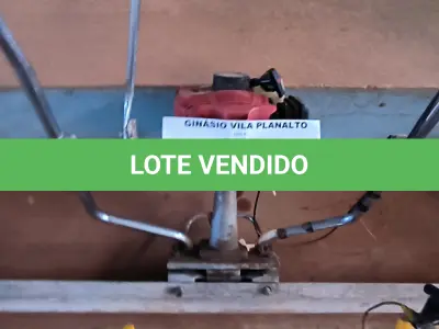 LOTE 154 - 01 NIVELADOR DE CONCRETO A GASOLINA (NO ESTADO, NÃO SABEMOS SE FUNCIONA. LEILÃO NÃO TEM GARANTIA E NEM DEVOLUÇÃO).