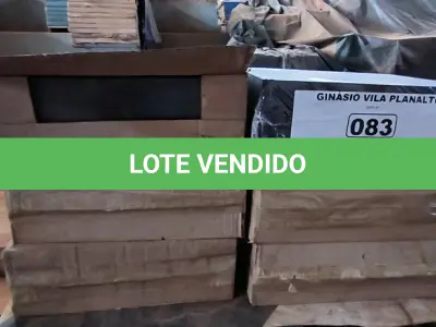 LOTE 083 - 06 LUMINÁRIAS PARA POSTE (NO ESTADO, NÃO SABEMOS SE FUNCIONA. LEILÃO NÃO TEM GARANTIA E NEM DEVOLUÇÃO).