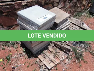 LOTE 285 - 01 LOTE CM PLACAS EM CONCRETO QUADRADAS (NO ESTADO, NÃO SABEMOS SE FUNCIONA. LEILÃO NÃO TEM GARANTIA E NEM DEVOLUÇÃO).
