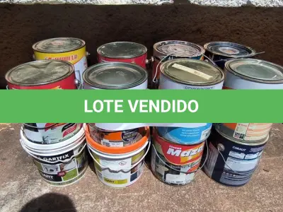 LOTE 025 - 01 LOTE COM LATAS DE TINTAS DIVERSAS (NO ESTADO, NÃO SABEMOS SE FUNCIONA. LEILÃO NÃO TEM GARANTIA E NEM DEVOLUÇÃO).