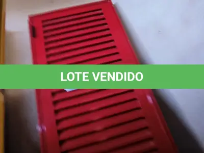 LOTE 132 - 02 PORTAS EM ALUMÍNIO 80X2,45 NA COR AZUL (NO ESTADO, NÃO SABEMOS SE FUNCIONA. LEILÃO NÃO TEM GARANTIA E NEM DEVOLUÇÃO).