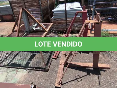 LOTE 259 - 01 LOTE COM LIXEIRA E 02 MACACOS MANUAIS PARA ELEVAÇÃO (NO ESTADO, NÃO SABEMOS SE FUNCIONA. LEILÃO NÃO TEM GARANTIA E NEM DEVOLUÇÃO).