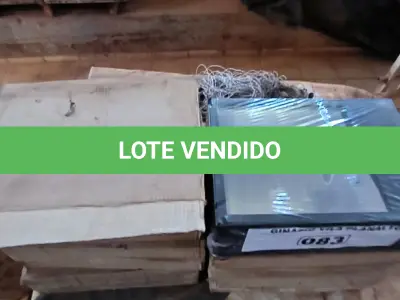 LOTE 083 - 06 LUMINÁRIAS PARA POSTE (NO ESTADO, NÃO SABEMOS SE FUNCIONA. LEILÃO NÃO TEM GARANTIA E NEM DEVOLUÇÃO).