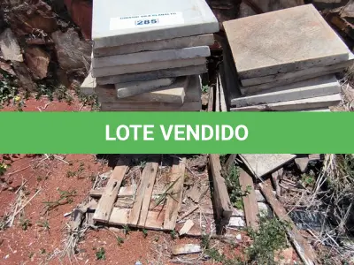 LOTE 285 - 01 LOTE CM PLACAS EM CONCRETO QUADRADAS (NO ESTADO, NÃO SABEMOS SE FUNCIONA. LEILÃO NÃO TEM GARANTIA E NEM DEVOLUÇÃO).