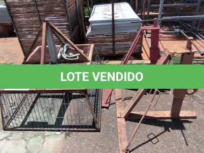 LOTE 259 - 01 LOTE COM LIXEIRA E 02 MACACOS MANUAIS PARA ELEVAÇÃO (NO ESTADO, NÃO SABEMOS SE FUNCIONA. LEILÃO NÃO TEM GARANTIA E NEM DEVOLUÇÃO).