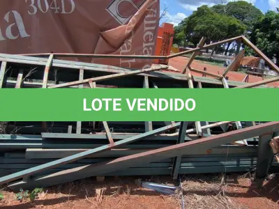 LOTE 281 - 01 LOTE COM TESOURAS EM FERRO E PERFIS EM FERRO NA COR VERDE (NO ESTADO, NÃO SABEMOS SE FUNCIONA. LEILÃO NÃO TEM GARANTIA E NEM DEVOLUÇÃO).