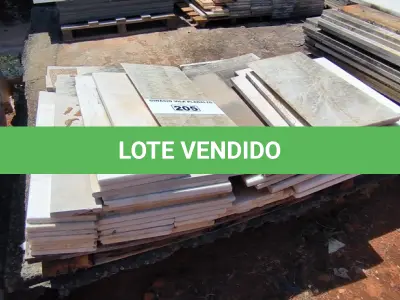 LOTE 205 - 01 LOTE COM RODAPÉS EM GRANITO TAMANHOS E CORES DIVERSAS (NO ESTADO, NÃO SABEMOS SE FUNCIONA. LEILÃO NÃO TEM GARANTIA E NEM DEVOLUÇÃO).