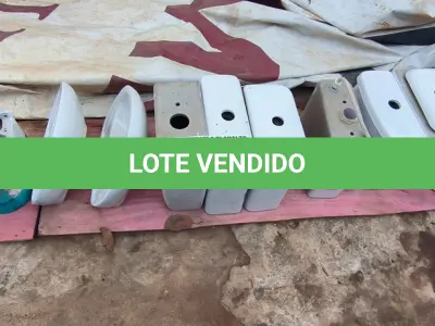LOTE 017 - 01 LOTE COM 06 CAIXAS ACOPLADAS, 02 PIAS PARA LAVATÓRIO E 01 VASO SANITÁRIO (NO ESTADO, NÃO SABEMOS SE FUNCIONA. LEILÃO NÃO TEM GARANTIA E NEM DEVOLUÇÃO).