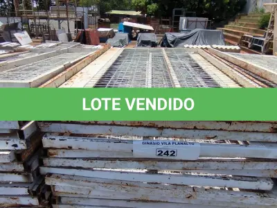 LOTE 242 - 01 LOTE COM GRADES EM FERRO NA COR BRANCA COM TELAS (NO ESTADO, NÃO SABEMOS SE FUNCIONA. LEILÃO NÃO TEM GARANTIA E NEM DEVOLUÇÃO).