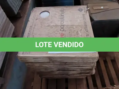 LOTE 115 - 13 CAIXAS DE REVESTIMENTO 50X50 ELIANE BIANCO (NO ESTADO, NÃO SABEMOS SE FUNCIONA. LEILÃO NÃO TEM GARANTIA E NEM DEVOLUÇÃO).