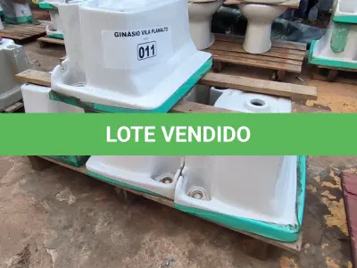 LOTE 011 - 01 LOTE COM 04 TANQUES PARA LAVANDERIA CELITE BRANCO (NO ESTADO, NÃO SABEMOS SE FUNCIONA. LEILÃO NÃO TEM GARANTIA E NEM DEVOLUÇÃO).