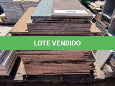 LOTE 203 - 01 LOTE COM RODAPÉS EM GRANITO TAMANHOS E CORES DIVERSAS (NO ESTADO, NÃO SABEMOS SE FUNCIONA. LEILÃO NÃO TEM GARANTIA E NEM DEVOLUÇÃO).