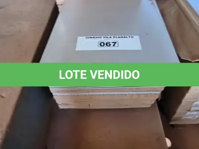 LOTE 067 - 12 CAIXAS DE PISO 60X60 NA COR CINZA (NO ESTADO, NÃO SABEMOS SE FUNCIONA. LEILÃO NÃO TEM GARANTIA E NEM DEVOLUÇÃO).