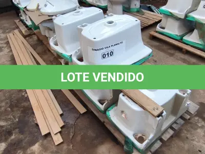 LOTE 010 - 01 LOTE COM 05 TANQUES PARA LAVANDERIA CELITE BRANCO (NO ESTADO, NÃO SABEMOS SE FUNCIONA. LEILÃO NÃO TEM GARANTIA E NEM DEVOLUÇÃO).