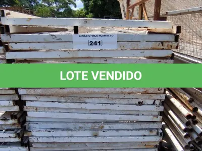 LOTE 241 - 01 LOTE COM GRADES EM FERRO NA COR BRANCA COM TELAS (NO ESTADO, NÃO SABEMOS SE FUNCIONA. LEILÃO NÃO TEM GARANTIA E NEM DEVOLUÇÃO).