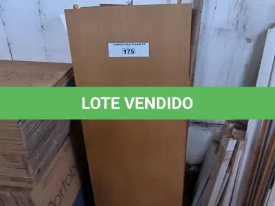 LOTE 175 - 01 LOTE COM PORTAS EM MADEIRA TAMANHOS DIVERSOS (NO ESTADO, NÃO SABEMOS SE FUNCIONA. LEILÃO NÃO TEM GARANTIA E NEM DEVOLUÇÃO).