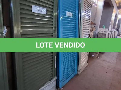 LOTE 146 - 02 PORTAS EM ALUMÍNIO 80X2,45 NA COR AZUL (NO ESTADO, NÃO SABEMOS SE FUNCIONA. LEILÃO NÃO TEM GARANTIA E NEM DEVOLUÇÃO).