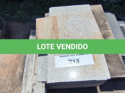 LOTE 213 - 01 LOTE COM RODAPÉS EM GARNIDO TAMANHOS E CORES DIVERSAS (NO ESTADO, NÃO SABEMOS SE FUNCIONA. LEILÃO NÃO TEM GARANTIA E NEM DEVOLUÇÃO).
