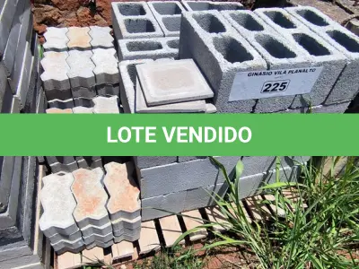 LOTE 225 - 01 LOTE COM BLOCOS DE CONCRETO (NO ESTADO, NÃO SABEMOS SE FUNCIONA. LEILÃO NÃO TEM GARANTIA E NEM DEVOLUÇÃO).