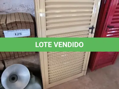 LOTE 127 - 02 PORTAS EM ALUMÍNIO 80X2.45 NA COR MARROM CLARO (NO ESTADO, NÃO SABEMOS SE FUNCIONA. LEILÃO NÃO TEM GARANTIA E NEM DEVOLUÇÃO).