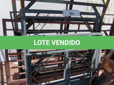 LOTE 264 - 01 LOTE COM GRADES EM FERRO E 01 CARRINHO DE MÃO (NO ESTADO, NÃO SABEMOS SE FUNCIONA. LEILÃO NÃO TEM GARANTIA E NEM DEVOLUÇÃO).