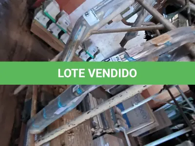 LOTE 091 - 01 ESCADA PARA PISCINA EM INOX (NOVA) (NO ESTADO, NÃO SABEMOS SE FUNCIONA. LEILÃO NÃO TEM GARANTIA E NEM DEVOLUÇÃO).