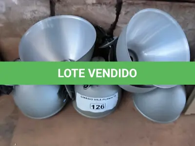 LOTE 126 - 06 LUMINÁRIAS PARA GALPÃO (NO ESTADO, NÃO SABEMOS SE FUNCIONA. LEILÃO NÃO TEM GARANTIA E NEM DEVOLUÇÃO).