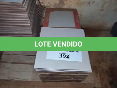LOTE 192 - 01 LOTE COM PISOS 45X45 ELIANE DIVERSOS (NO ESTADO, NÃO SABEMOS SE FUNCIONA. LEILÃO NÃO TEM GARANTIA E NEM DEVOLUÇÃO).