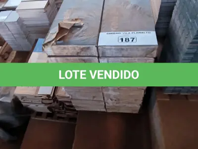 LOTE 187 - 22 CAIXAS DE REVESTIMENTO 30X60 PORTOBELLO (NO ESTADO, NÃO SABEMOS SE FUNCIONA. LEILÃO NÃO TEM GARANTIA E NEM DEVOLUÇÃO).