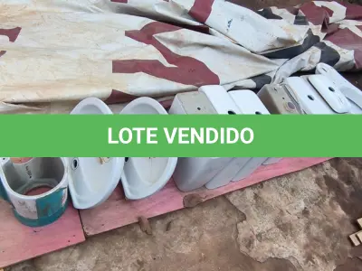 LOTE 017 - 01 LOTE COM 06 CAIXAS ACOPLADAS, 02 PIAS PARA LAVATÓRIO E 01 VASO SANITÁRIO (NO ESTADO, NÃO SABEMOS SE FUNCIONA. LEILÃO NÃO TEM GARANTIA E NEM DEVOLUÇÃO).