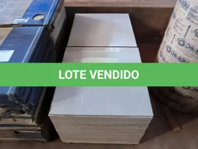 LOTE 065 - 01 LOTE COM PISOS 60X60 DIVERSOS (NO ESTADO, NÃO SABEMOS SE FUNCIONA. LEILÃO NÃO TEM GARANTIA E NEM DEVOLUÇÃO).