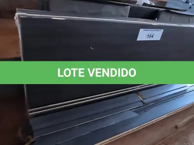 LOTE 164 - 01 LOTE COM PORTAS EM MADEIRA 80X2,10 COM PORTAIS (NO ESTADO, NÃO SABEMOS SE FUNCIONA. LEILÃO NÃO TEM GARANTIA E NEM DEVOLUÇÃO).