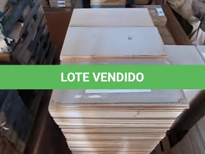 LOTE 071 - 01 LOTE COM REVESTIMENTO 30X60 DIVERSOS (NO ESTADO, NÃO SABEMOS SE FUNCIONA. LEILÃO NÃO TEM GARANTIA E NEM DEVOLUÇÃO).